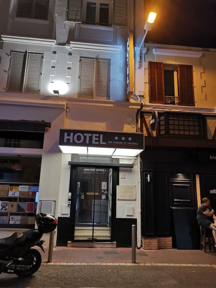 Des Congrès Et Festivals